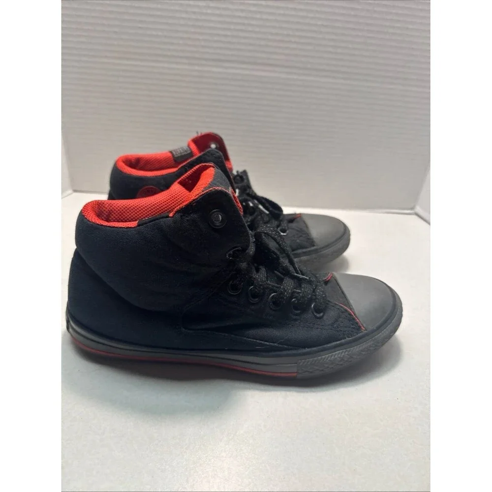 Converse chuck Taylor All Star High Top Sneaker Youth US Size 5 - Black - Red